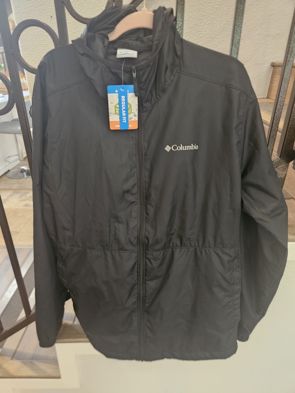 Columbia Men's Black Packable Hooded Windbreaker Jacket